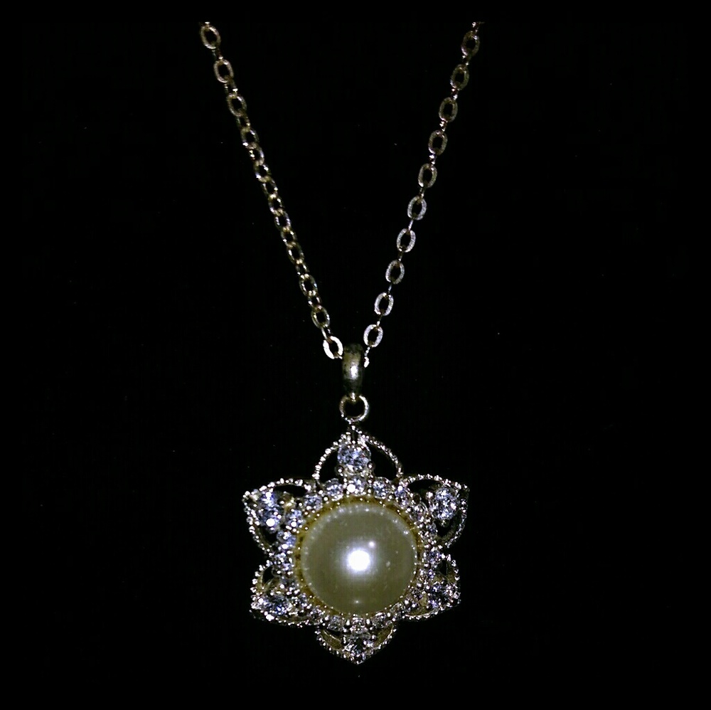 Pearl & Crystal Necklace